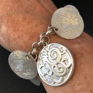STRETCH SILVER DISC BRACELET